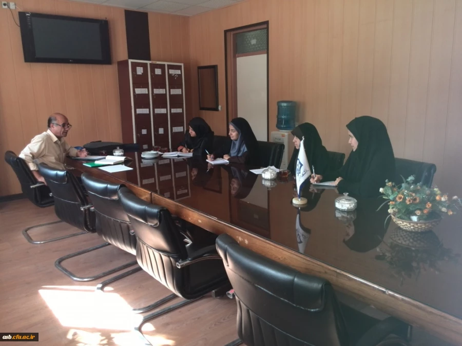 جلسه هماهنگی برنامه های انجمن علمی عربی با حضور دکتر محسنی 2