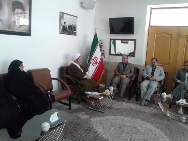 دیدار کارکنان پردیس های امام سجاد(ع) و شهید باهنر با امام جمعه در 13 بهمن ماه 3