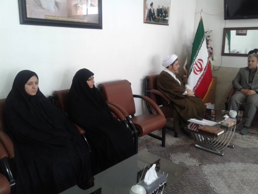 دیدار کارکنان پردیس های امام سجاد(ع) و شهید باهنر با امام جمعه در 13 بهمن ماه 5