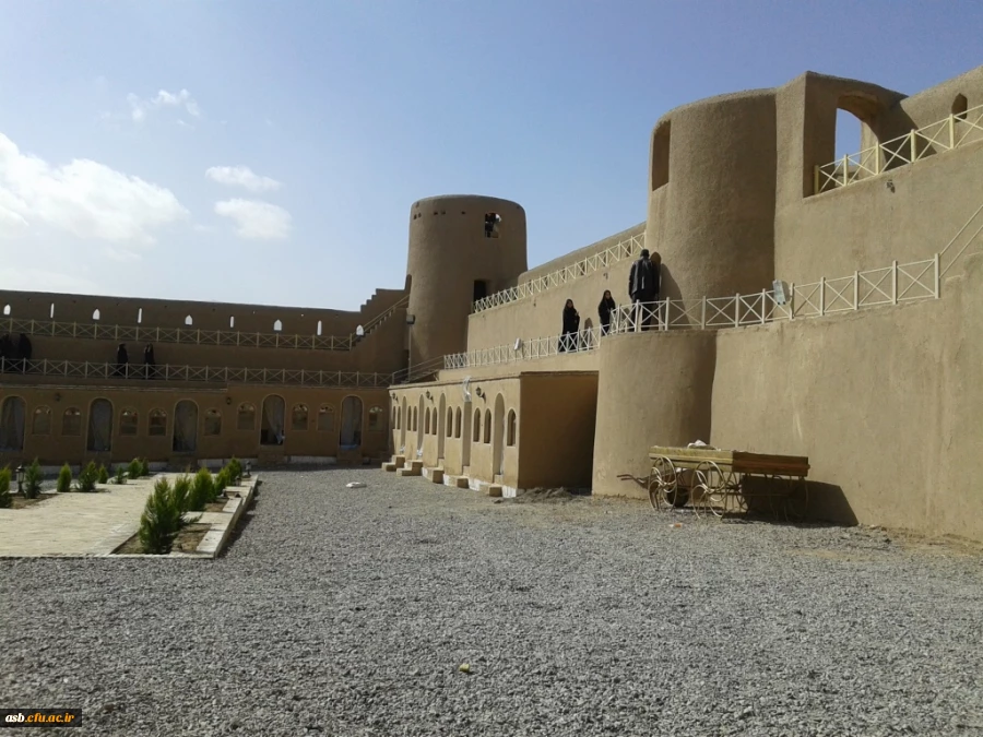 بازدید دانشجویان از قلعه بیرجند 4