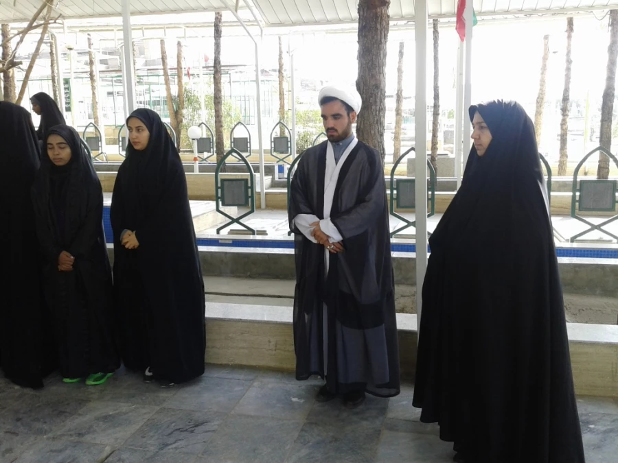 مراسم غبارروبی و عطرافشانی مزار شهدای بیرجند 3