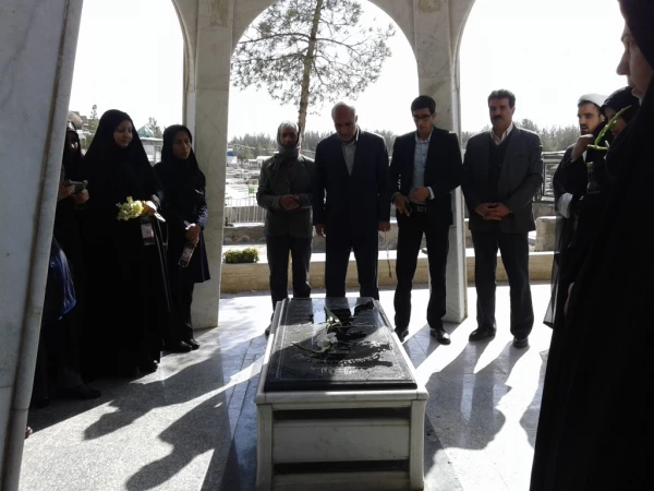 مراسم غبارروبی و عطرافشانی مزار شهدای بیرجند 6
