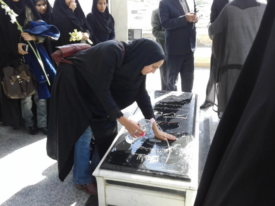 مراسم غبارروبی و عطرافشانی مزار شهدای بیرجند 7