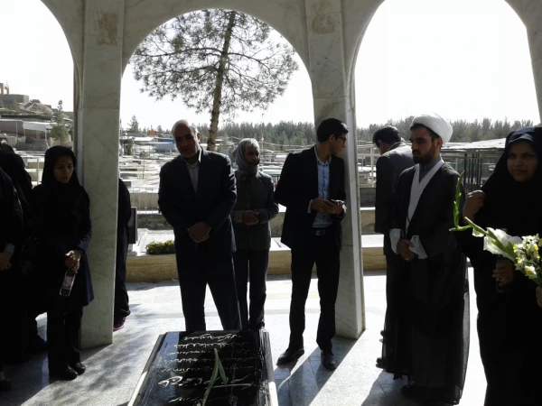 مراسم غبارروبی و عطرافشانی مزار شهدای بیرجند 9