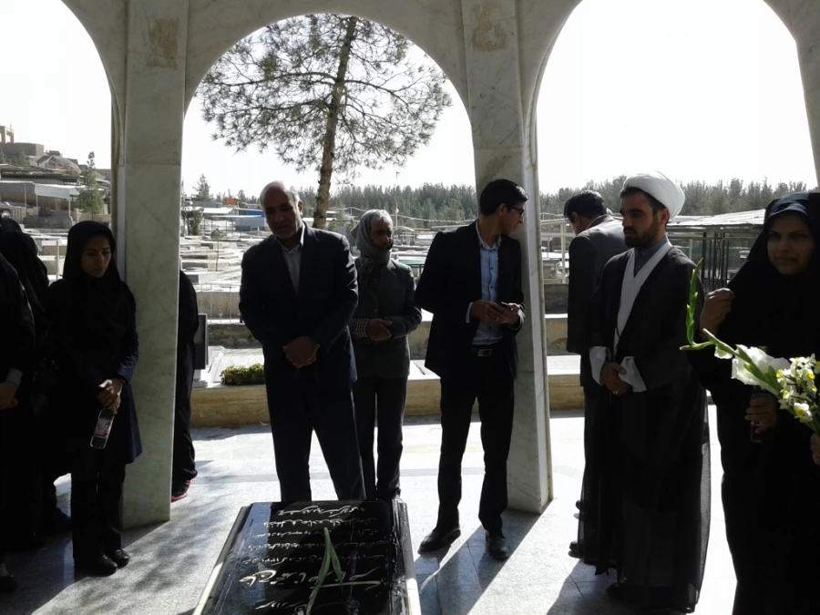 مراسم غبارروبی و عطرافشانی مزار شهدای بیرجند 9