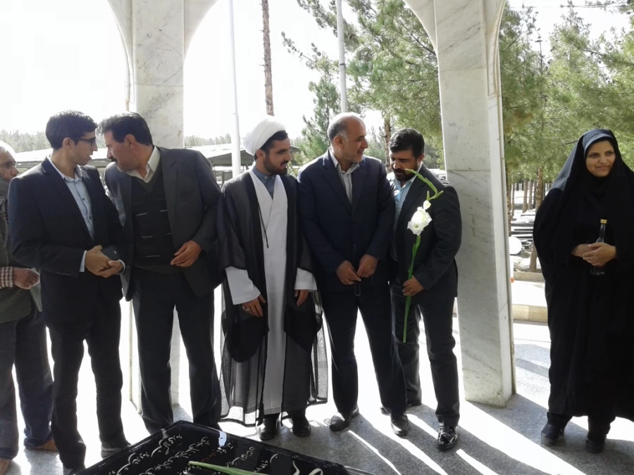 مراسم غبارروبی و عطرافشانی مزار شهدای بیرجند 10