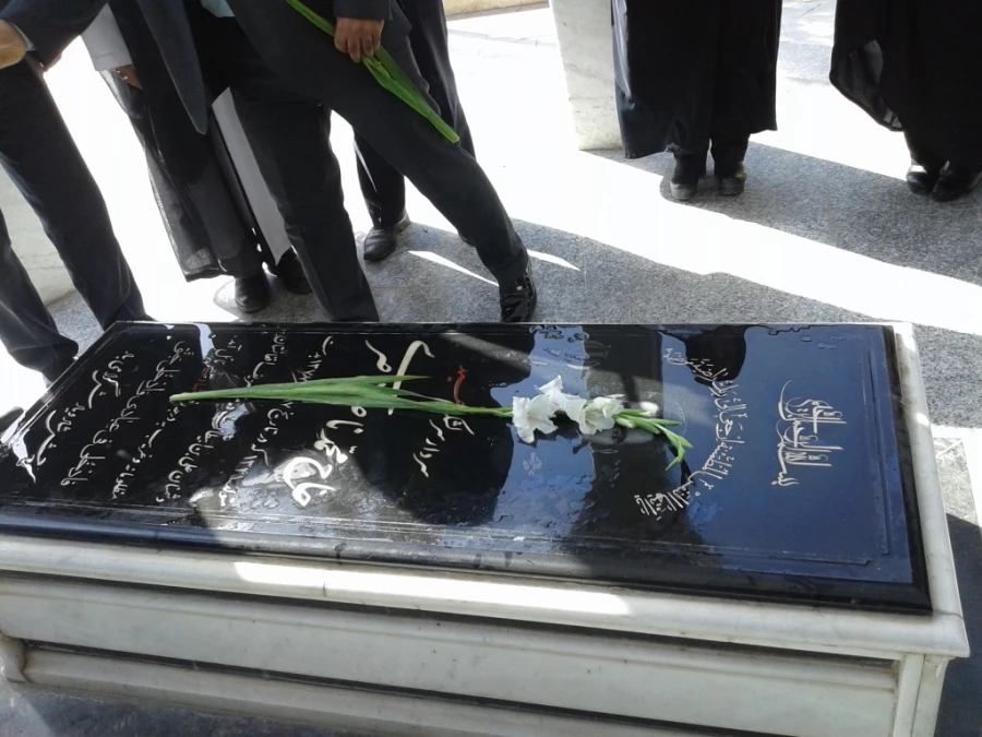 مراسم غبارروبی و عطرافشانی مزار شهدای بیرجند 11