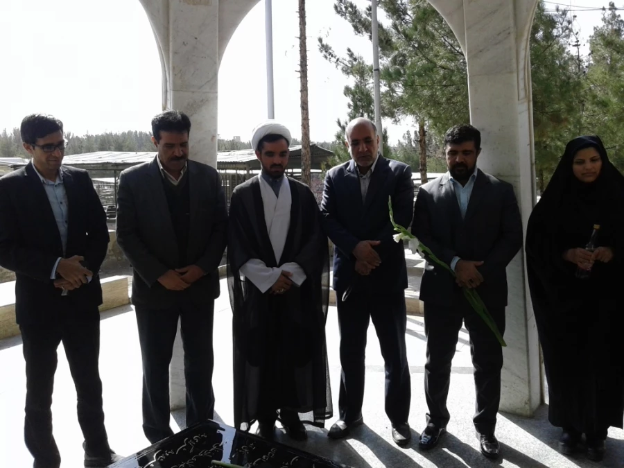 مراسم غبارروبی و عطرافشانی مزار شهدای بیرجند 12