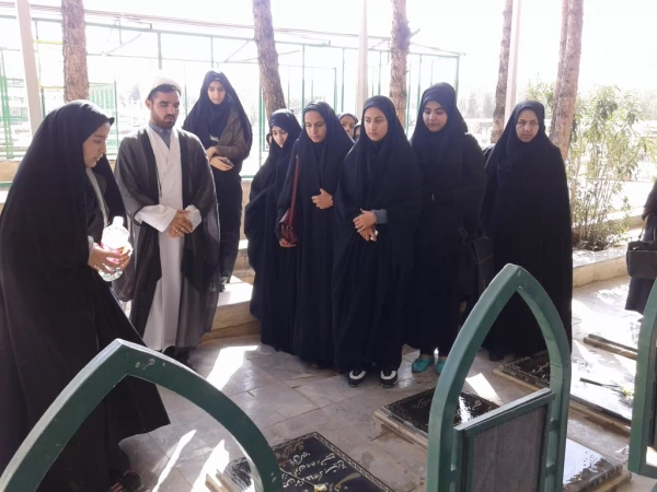 مراسم غبارروبی و عطرافشانی مزار شهدای بیرجند 17