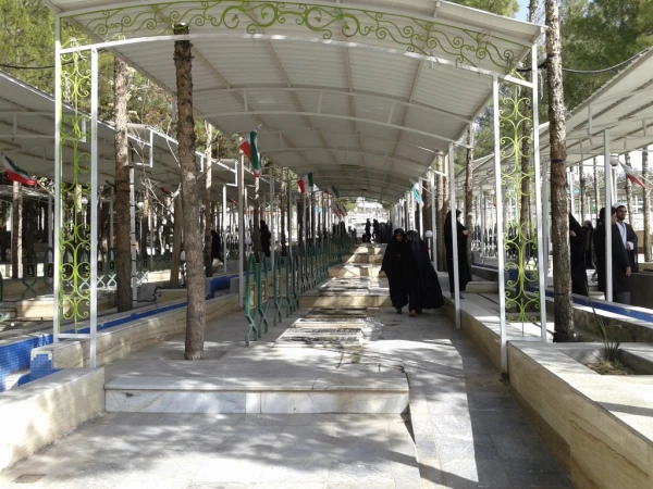 مراسم غبارروبی و عطرافشانی مزار شهدای بیرجند 18