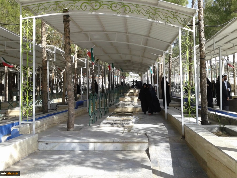 مراسم غبارروبی و عطرافشانی مزار شهدای بیرجند 18