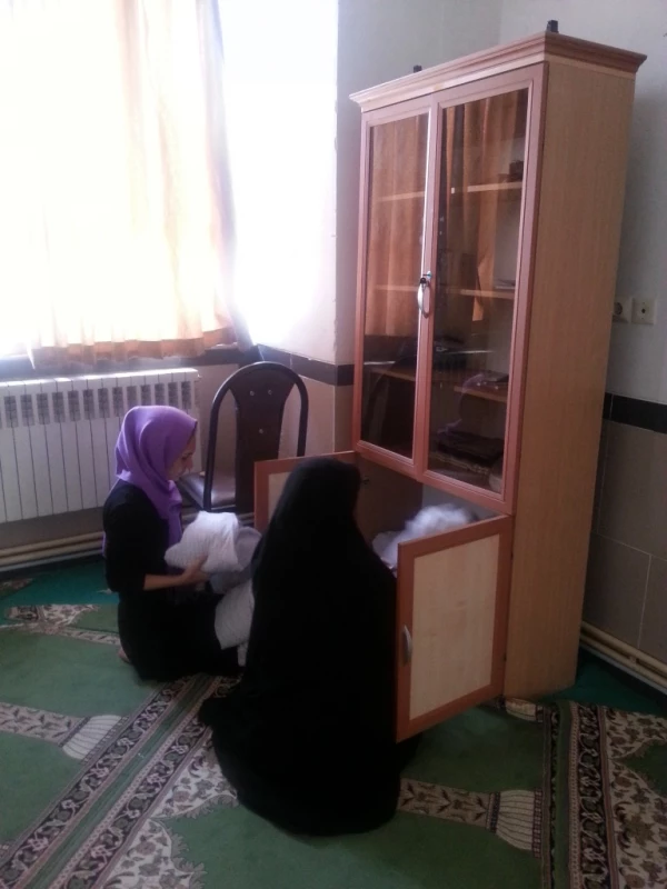 غبار روبی و عطر افشانی نمازخانه