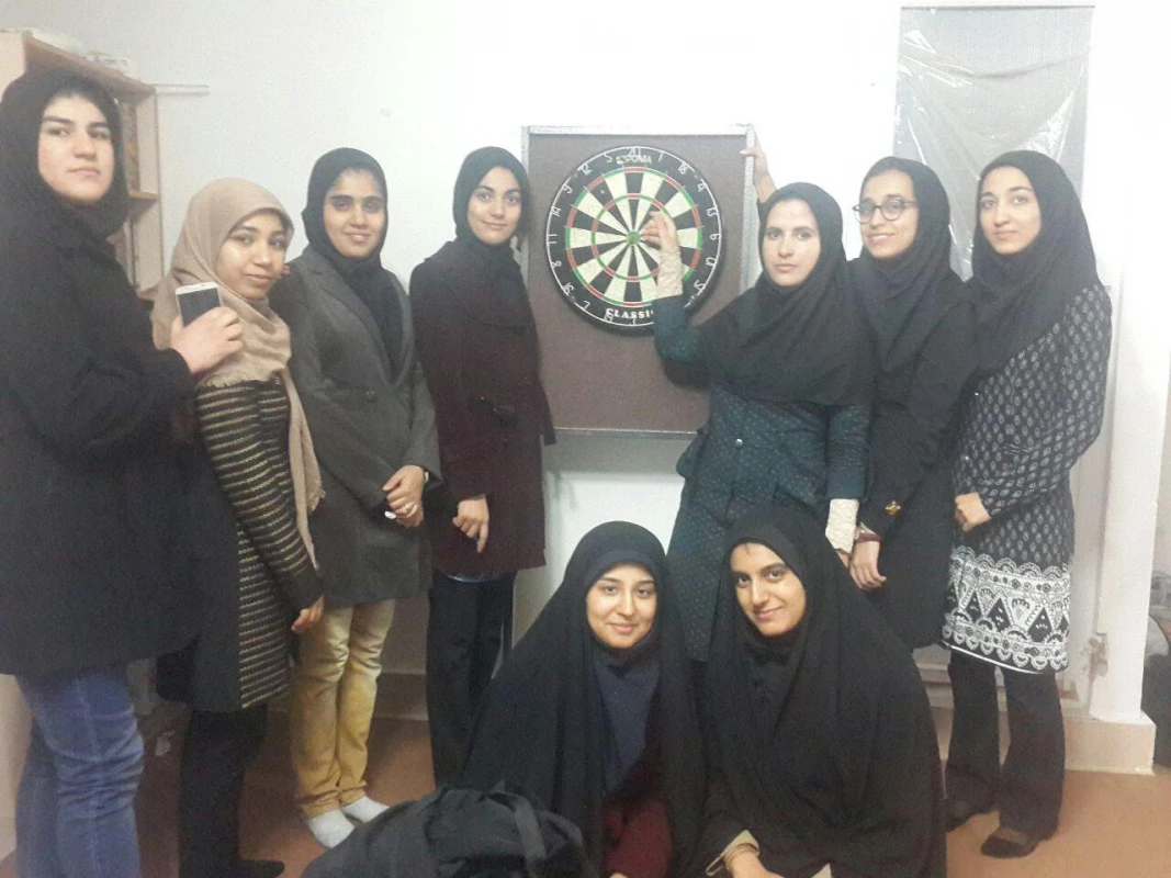 برگزاری مسابقات دارت در خوابگاه الزهرا