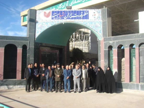 غبارروبی و عطرافشانی مزار شهدای انقلاب اسلامی در نخستین روز دهه فجر