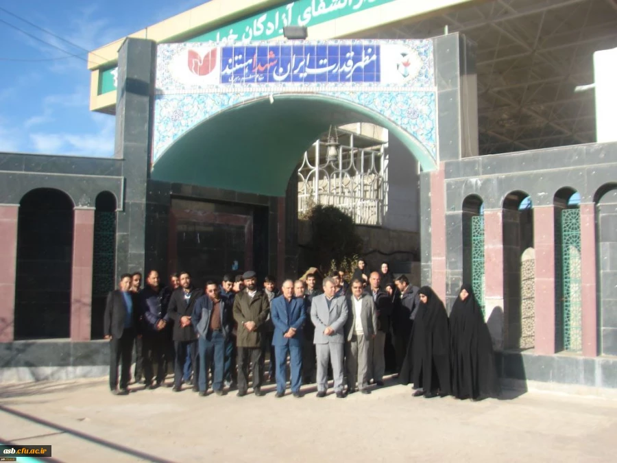 غبارروبی و عطرافشانی مزار شهدای انقلاب اسلامی در نخستین روز دهه فجر