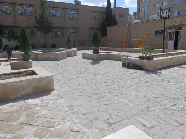 روز درختکاری و کاشت نهال و گل در محوطه خوابگاه پردیس