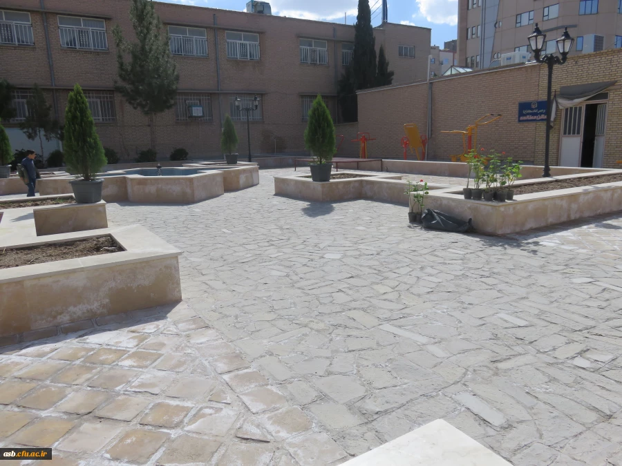 روز درختکاری و کاشت نهال و گل در محوطه خوابگاه پردیس