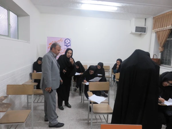 بازدید مدیریت امور پردیس های استان از جشنواره کتبی