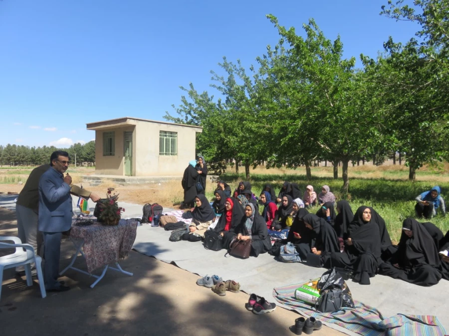 اردوی یک روزه به باغ امیرآباد 13