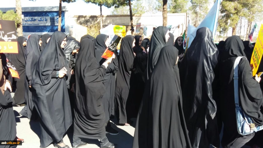 سیزدهم آبانماه روز دانش آموز، روز تسخیر لانه جاسوسی آمریکا، روز مبارزه با استکبار جهانی گرامی باد. 3