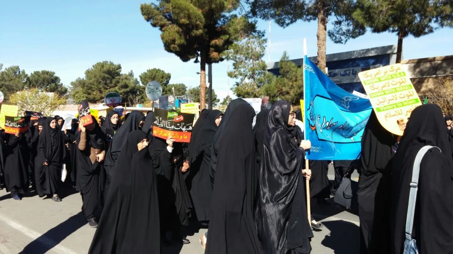 سیزدهم آبانماه روز دانش آموز، روز تسخیر لانه جاسوسی آمریکا، روز مبارزه با استکبار جهانی گرامی باد. 6