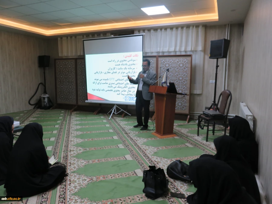 جلسه تولید محتوای الکترونیکی با سخنرانی مهندس صداقتی 4