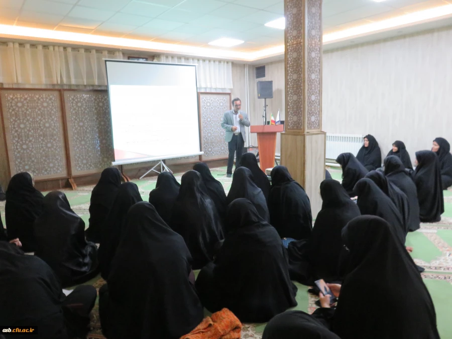 جلسه تولید محتوای الکترونیکی با سخنرانی مهندس صداقتی 5