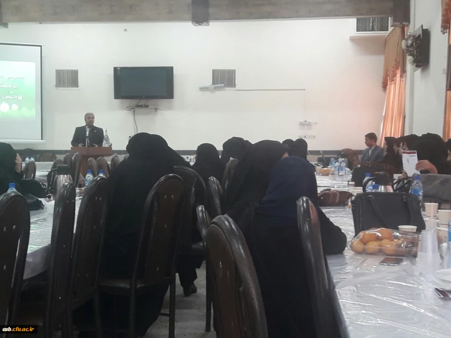 جلسه هم اندیشی مدیران و معلمان راهنمای مدارس مجری طرح کارورزی 2