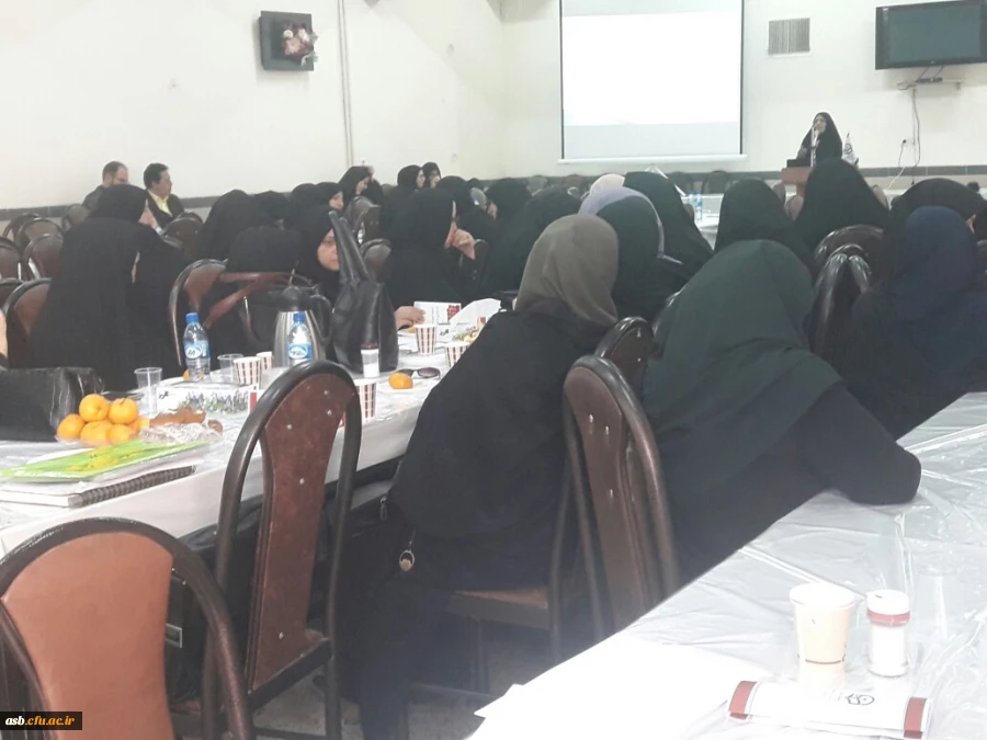 جلسه هم اندیشی مدیران و معلمان راهنمای مدارس مجری طرح کارورزی 3