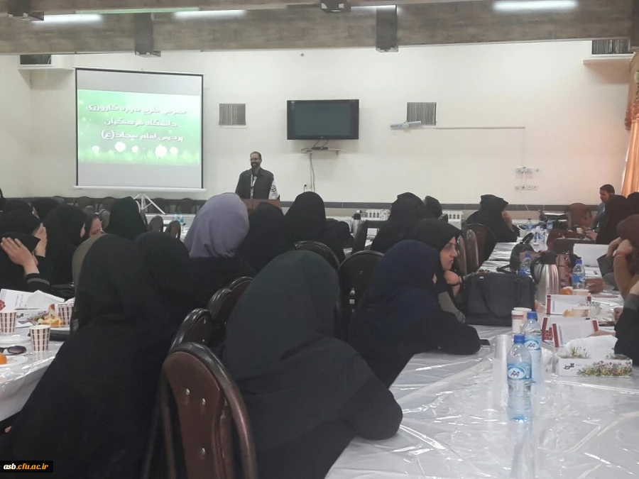 جلسه هم اندیشی مدیران و معلمان راهنمای مدارس مجری طرح کارورزی 4