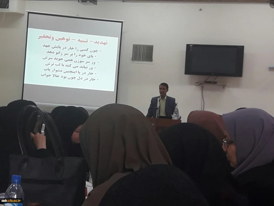 جلسه هم اندیشی مدیران و معلمان راهنمای مدارس مجری طرح کارورزی 5