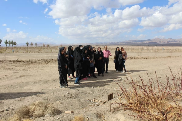 بازدید دانشجویان دانشگاه فرهنگیان از مجتمع تحقیقات گیاهان دارویی 2