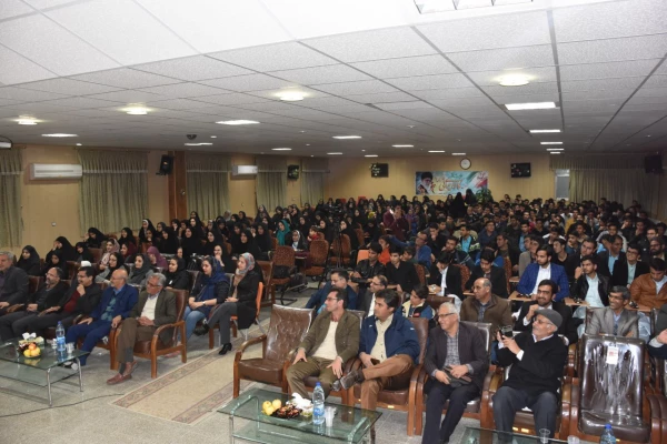 برپایی همایش خنده درمانی و لبخند زرشکی با همکاری حوزه هنری استان خراسان جنوبی 3