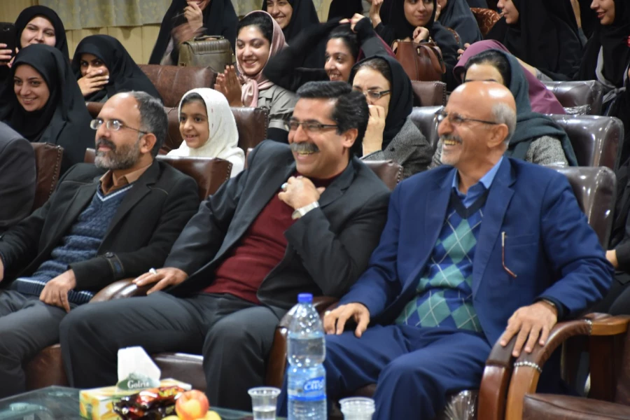 برپایی همایش خنده درمانی و لبخند زرشکی با همکاری حوزه هنری استان خراسان جنوبی 4