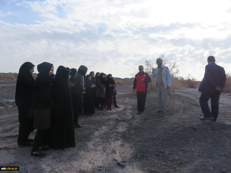 بازدید دانشجویان رشته جغرافیا از معدن قلعه زری خراسان جنوبی 3