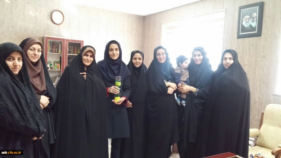 تقدیر از مسئول روابط عمومی پردیس به مناسبت هفته روابط عمومی 2