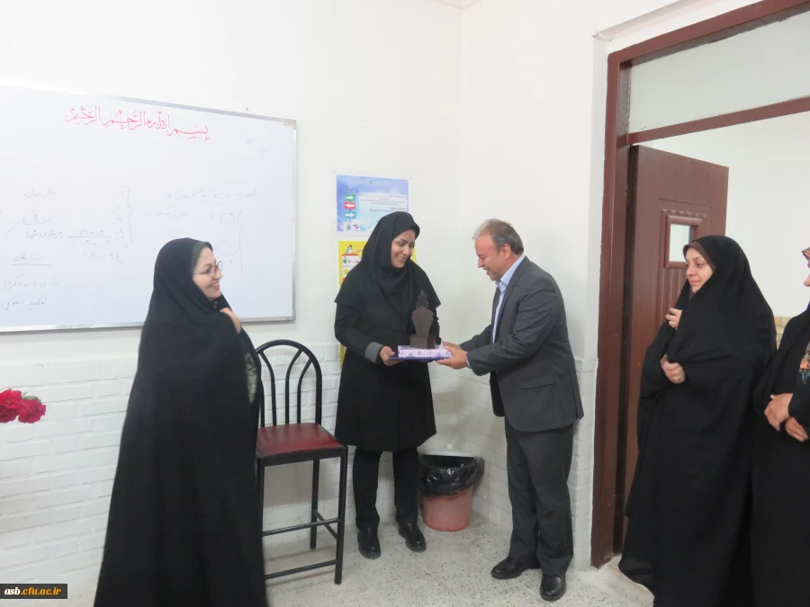 تقدیر از اساتید پردیس به مناسبت هفته بزرگداشت مقام معلم 3