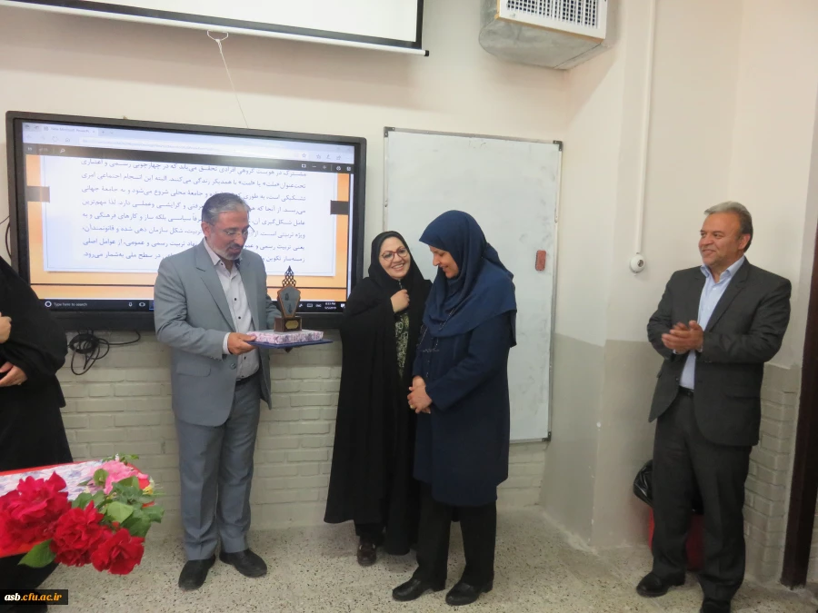 تقدیر از اساتید پردیس به مناسبت هفته بزرگداشت مقام معلم 5