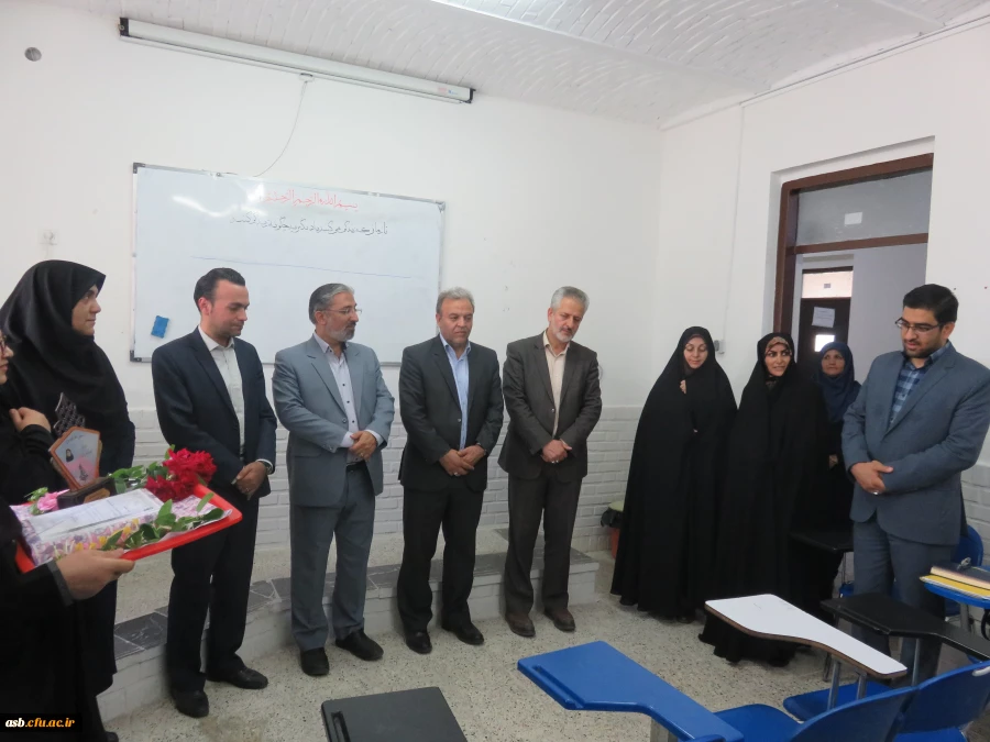 تقدیر از اساتید پردیس به مناسبت هفته بزرگداشت مقام معلم 10