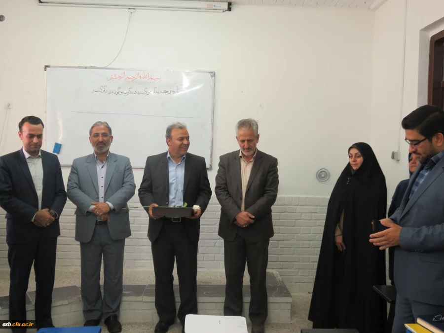 تقدیر از اساتید پردیس به مناسبت هفته بزرگداشت مقام معلم 14