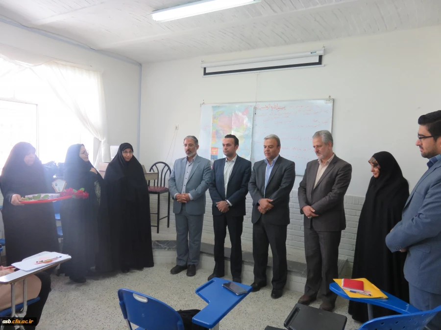 تقدیر از اساتید پردیس به مناسبت هفته بزرگداشت مقام معلم 16