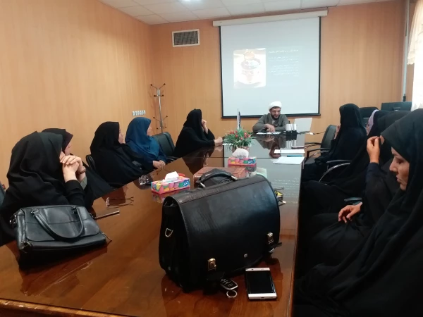 برگزاری کلاس ضمن خدمت " تدبر در قرآن کریم" در اتاق اساتید پردیس مخصوص کارکنان پردیس 3