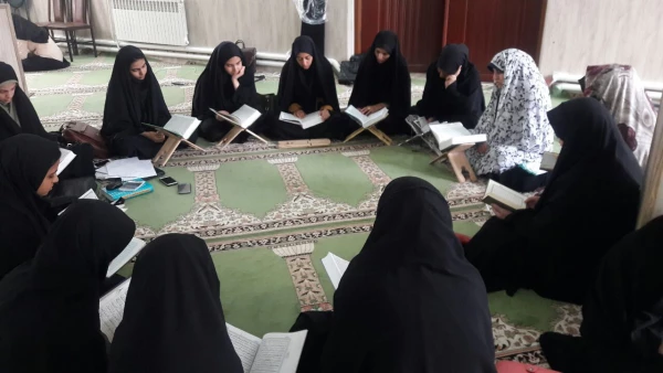 جزء خوانی قرآن کریم با حضور کارکنان و دانشجویان بعد از نماز ظهر و عصر 2