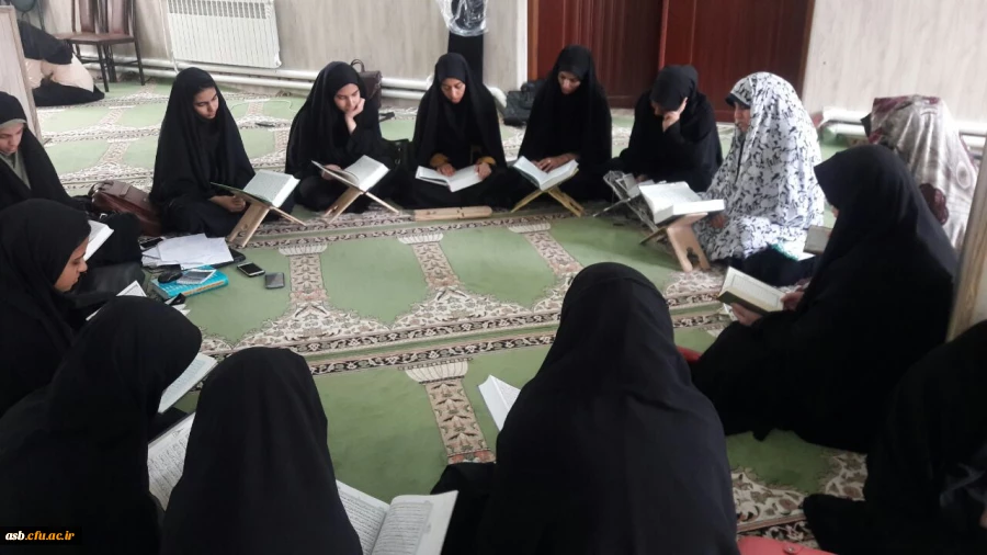 جزء خوانی قرآن کریم با حضور کارکنان و دانشجویان بعد از نماز ظهر و عصر 2