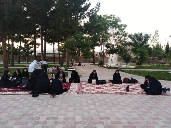 افطاری دانشجویان در پارک شهدای گمنام 2