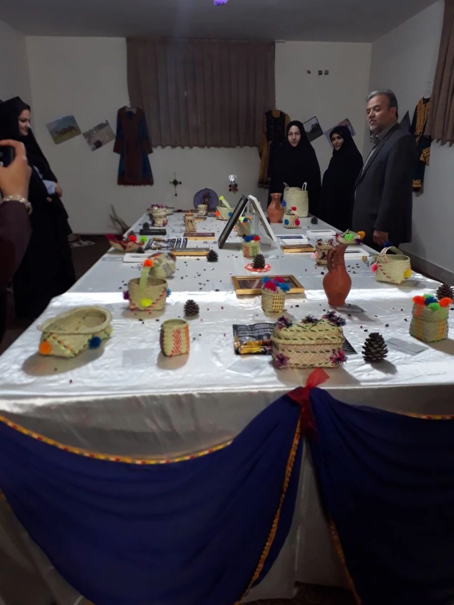 افتتاحیه نمایشگاه صنایع دستی بلوچستان به همراه غذای محلی با حضور آقای ابراهیمی و خانم موهبتی عضو شورای شهر بیرجند در سرای دانشجویی الزهرا 5