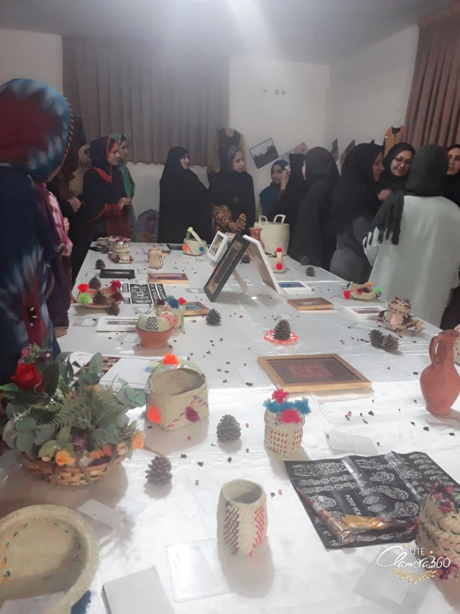 افتتاحیه نمایشگاه صنایع دستی بلوچستان به همراه غذای محلی با حضور آقای ابراهیمی و خانم موهبتی عضو شورای شهر بیرجند در سرای دانشجویی الزهرا 6
