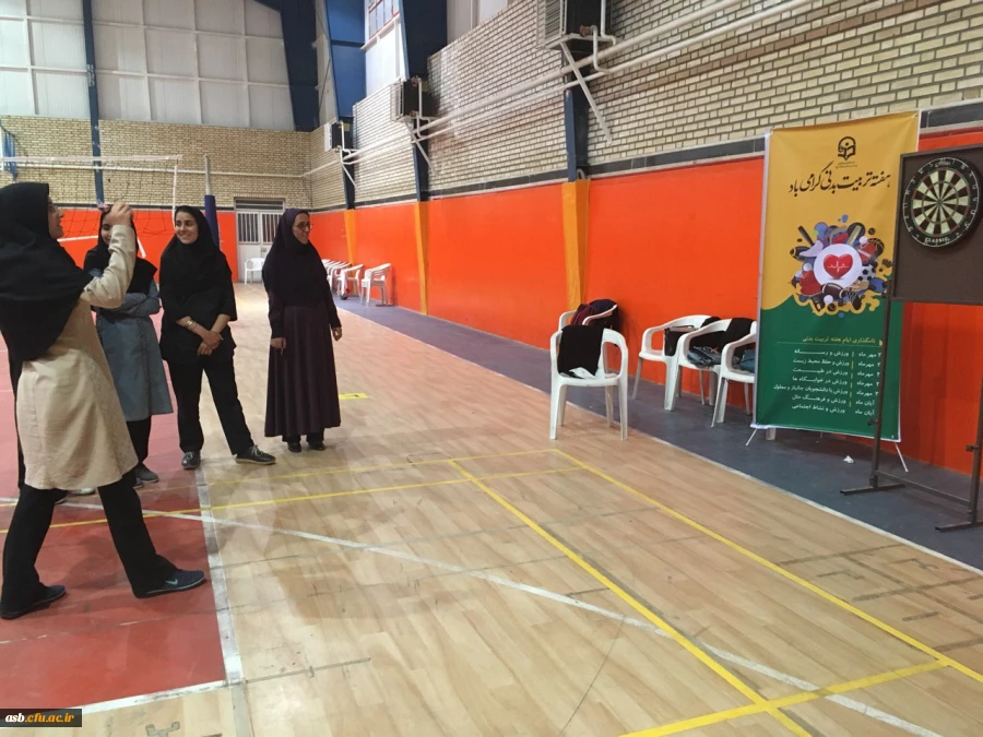 برگزاری مسابقات دارت ، پرتاب بسکتبال ، والیبال و بدمینتون به مناسبت هفته تربیت بدنی در سالن ورزشی پردیس با همکاری استاد تربیت بدنی خانم کاووسی 2