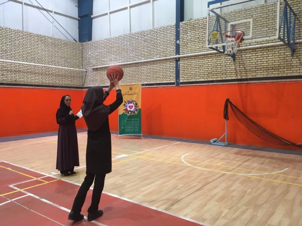 برگزاری مسابقات دارت ، پرتاب بسکتبال ، والیبال و بدمینتون به مناسبت هفته تربیت بدنی در سالن ورزشی پردیس با همکاری استاد تربیت بدنی خانم کاووسی 4
