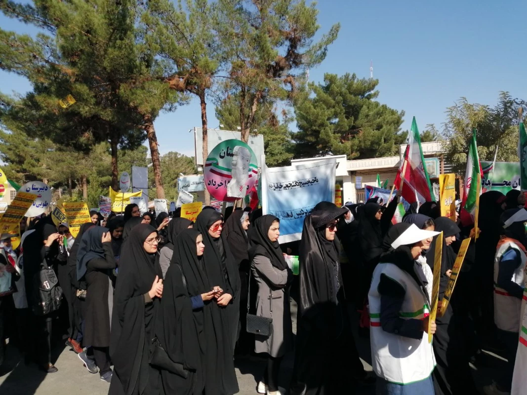 شرکت کارمندان و دانشجویان پردیس امام سجاد(ع) در راهپیمایی 13 آبان 2